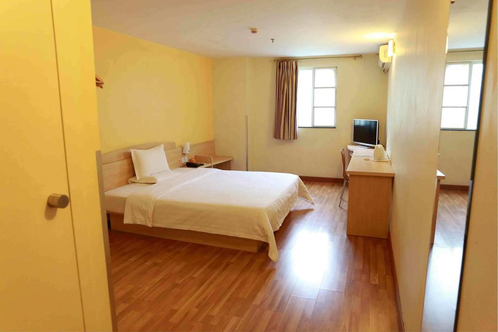 Hotel 7days Anting Subway Station
